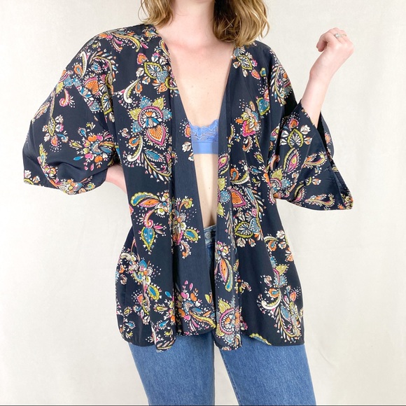 Francesca’s Collection | Summer Paisley Kimono - Picture 2 of 10